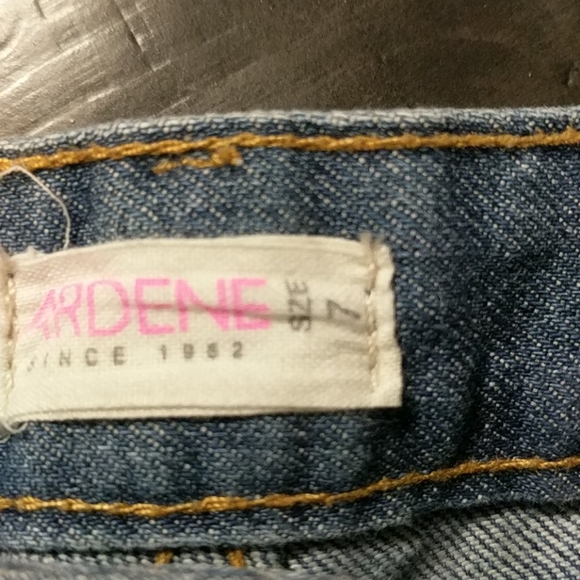 Ardene studded jean shorts - Picture 3 of 4